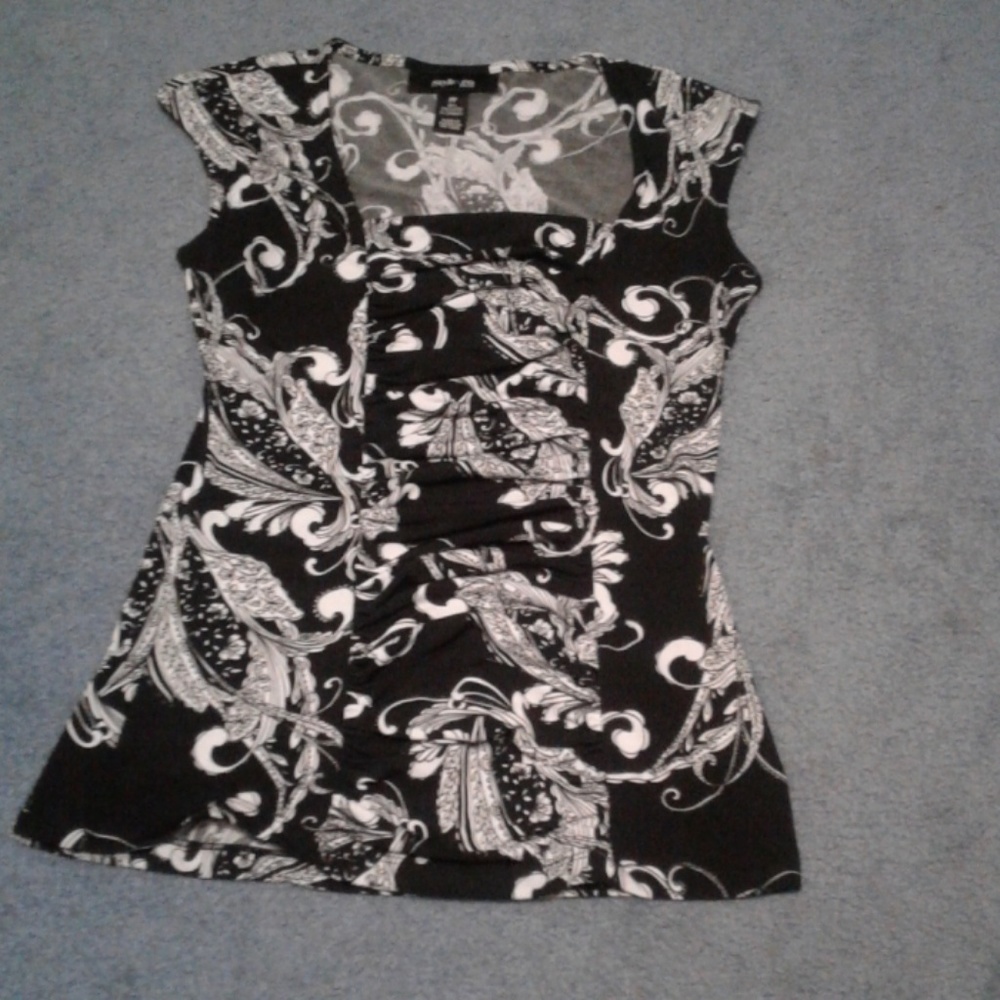 Black and white sleeveless top
